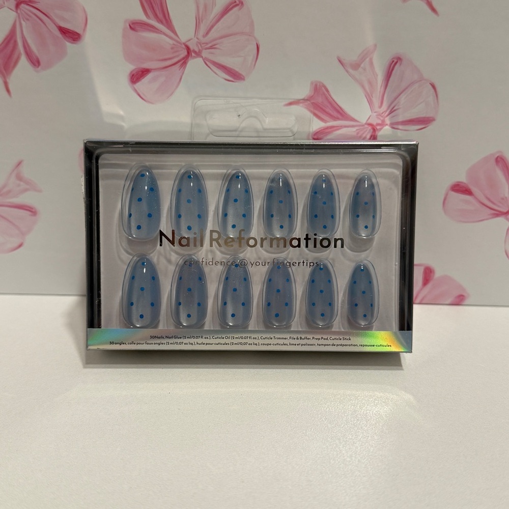 Nail Reformation Blue Polka Dot‎ Press-On Nails Medium Almond